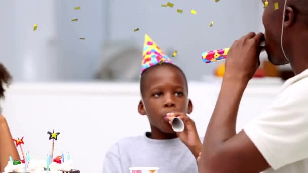 Compuesto Digital Una Familia Afroamericana Celebrando Una Fiesta Cumpleaños Con — Vídeos de Stock