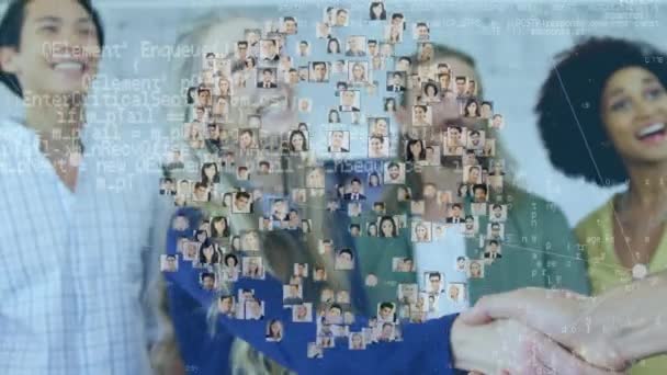 Digitale Zusammensetzung Verschiedener Geschäftsleute Einem Raum Während Eine Kaukasische Frau — Stockvideo