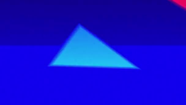 Digitale Animatie Van Kleurrijke Driehoeken Die Uit Het Scherm Bewegen — Stockvideo