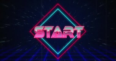 Retro Başlangıç metninin siyah arka plan 4k'a karşı mavi ve kırmızı kareler üzerinde parlaması animasyonu