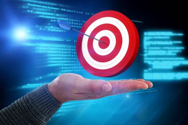 Program kodları önünde hedef tutan erkek el yakın 