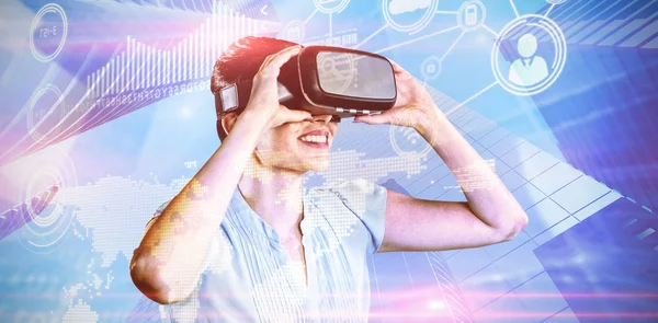 Frauen Verwenden Virtual Reality Headset Gegen Zusammengesetztes Bild Der Technologie — Stockfoto