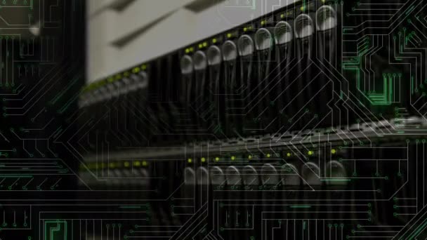 Animation d'un ordinateur central et d'une carte de circuits imprimés avec des pistes de lumière verte 