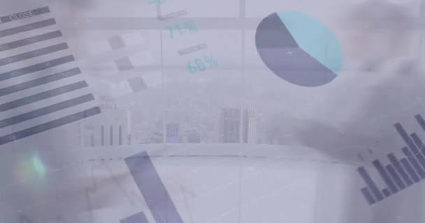 Animatie Van Snelwandelende Mensen Met Financiële Gegevens Cirkeldiagram Achtergrond — Stockvideo