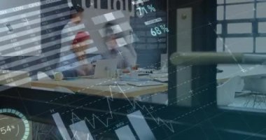 Önplanda mali verilerle dolu yoğun bir ofiste çalışan çok ırklı gençlerin animasyonu 