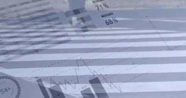 Arka planda finansal veriler ve pasta grafik ile hızlı yürüyüş insanların Animasyon 4k