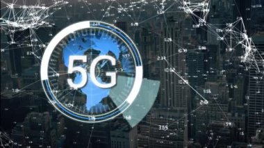 Arka planda bir dünya haritası ve şehir manzarası ile dönen bir daire içinde görüntülenen 5g animasyonu