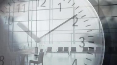 Ön planda saat tikleme ile hızlı hareket le ofis salonu genelinde yürüyen insanların animasyon