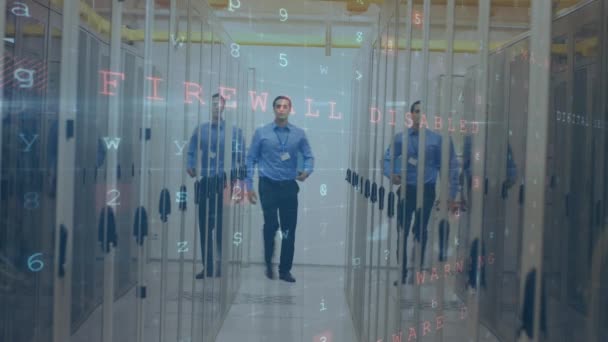 Animación Hombre Caucásico Caminando Por Pasillo Entre Torres Computadoras Mainframe — Vídeos de Stock