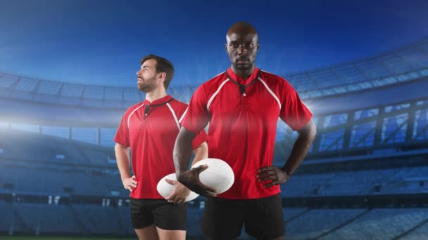 Animation Afroamerikansk Och Kaukasisk Manliga Rugby Spelare Som Innehar Rugby — Stockvideo