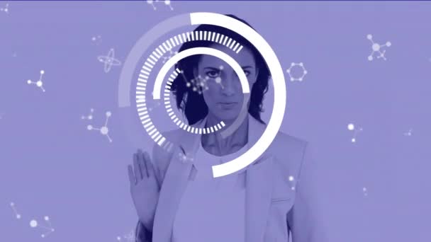 Animation Circles Rotating Shapes Young Caucasian Businesswoman Gesturing Purple Background — Stock Video