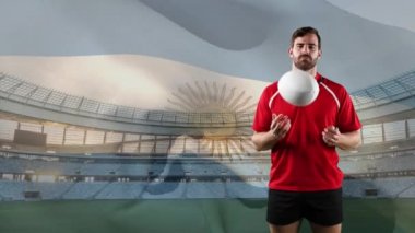 Bir kafkas erkek rugby oyuncusu nun top tutarak ve fırlatması ve arka planda Arjantin bayrağı ve stadyumunu üflemesiyle kameraya bakması animasyonu
