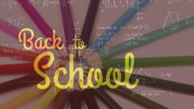 Matematiksel formüller ve arka planda renkli kalemler dönen sarı kelimeler Back To School animasyonu