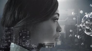 Veri işleme ve bağlantı ağı ile dönen bir dünyanın animasyonu. Siyah bir arka planda genç bir Afrikalı Amerikalı kadının yüzü ve şehir manzarası.