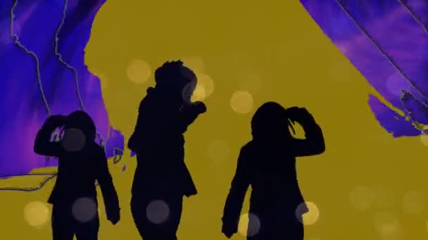 三个舞者在舞者黄色形状的前轮廓动画 在移动的紫色背景与闪烁的白光点在前景 — 图库视频影像