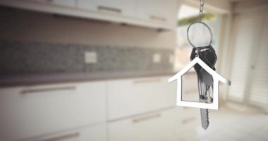 Animasyon gümüş ev anahtarları ve ev şeklinde anahtarlık dışarı odak mutfak 4k üzerinde asılı