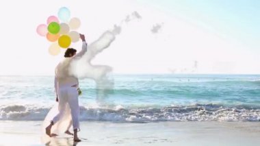 Yeni evlenmiş beyaz bir adamla beyaz bir kadının arka planda düğünlerinde balon ve çiçek tutarak havada süzülen ev şeklindeki animasyon.