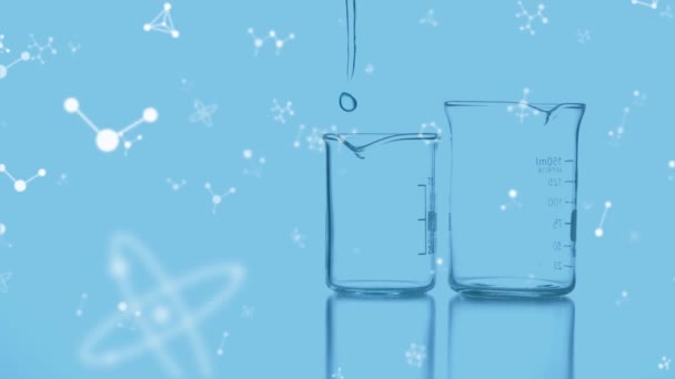 Анимация Двух Лабораторных Стаканов Наполненных Цветными Химическими Жидкостями Молекулами Синем — стоковое видео