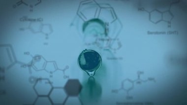 Mavi arka plan üzerindeki kimyasal bileşiklerin veri ve yapısal formülü ile bir test tüpü düşme ve yeşil sıvı dökülmesi animasyonu