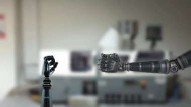 Metal robot ellerin tornalama ve yumruk atma ve bulanık endüstriyel arka plan üzerinde başparmak verme animasyonu