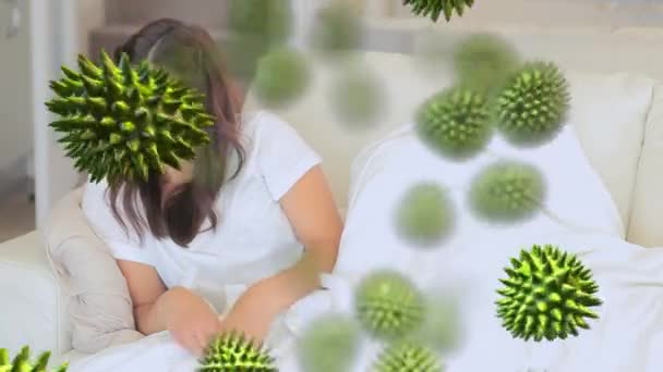一个患有恶性高加索病的妇女在后台咳嗽和喷鼻涕的绿色3D病毒的动画制作 — 图库视频影像