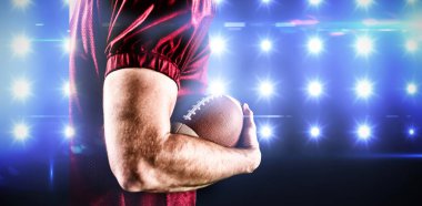 Amerikan Futbolcusu mavi spot kompozit görüntü karşı