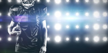 Amerikan Futbolcusuna karşı dijital olarak oluşturulan mavi spot ışığı görüntüsü