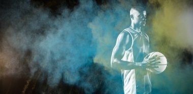 Renk tozu sıçramasına karşı basketbolcu