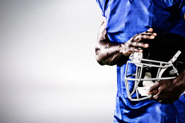 灰色の背景に隔離されたアメリカンフットボール選手 — ストック写真