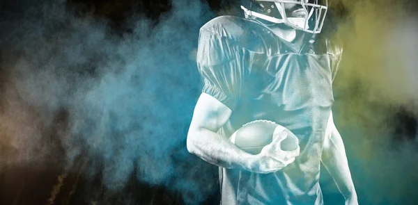 カラーパウダーの飛散に対するアメリカンフットボール選手 — ストック写真
