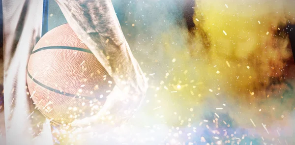 Pemain Bola Basket Melawan Percikan Bubuk — Stok Foto