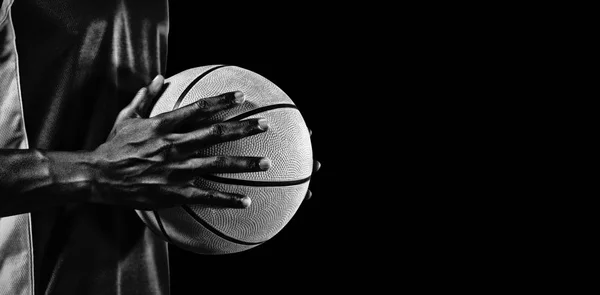 Basketbolcu Siyah Arka Plan Üzerinde Izole — Stok fotoğraf