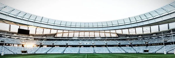 夜明けの空のラグビースタジアムの正面図 — ストック写真