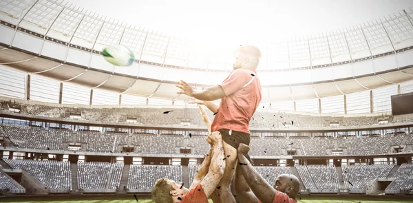 Rugby Team Contra Rugby Gol Post Dia Ensolarado Estádio — Fotografia de Stock