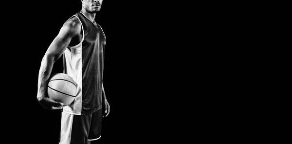 Баскетболіст Ізольований Чорному Тлі — стокове фото