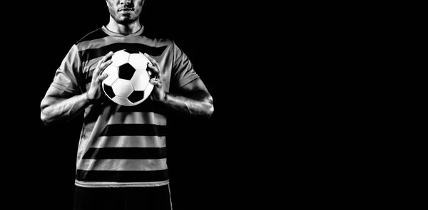 Giocatore Calcio Concentrato Isolato Sfondo Nero — Foto Stock