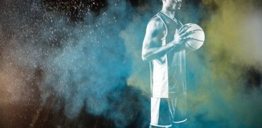 Renk tozu sıçramasına karşı basketbolcu