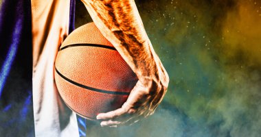 Sarı renk tozu sıçramasına karşı basketbolcu