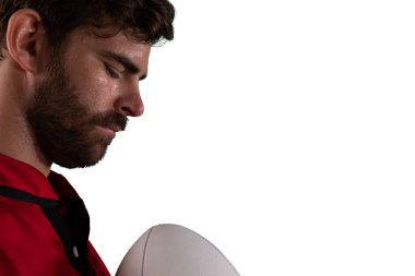 Sert Rugby Oyuncusu beyaz arka planda izole