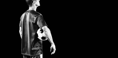 Odaklanmış Soccer Player siyah arka plan izole