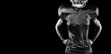 Güçlü Rugby Oyuncusu siyah arka planda izole