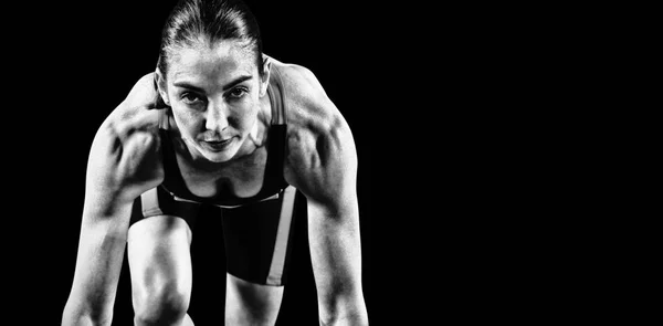 Athlète Féminine Dure Isolée Sur Fond Noir — Photo