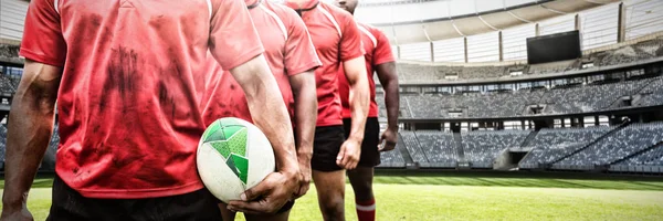 Rugby Spelare Spelar Match Mot Rugby Goal Post Solig Dag — Stockfoto