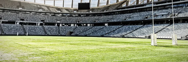 Stadyumda Güneşli Bir Günde Boş Bir Rugby Kale Direği — Stok fotoğraf