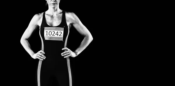 Atlet Wanita Tangguh Terisolasi Pada Latar Belakang Hitam — Stok Foto