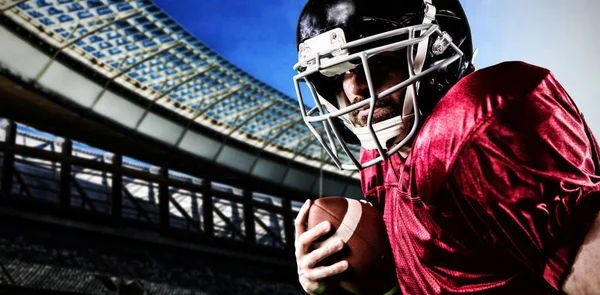 American Football Speler Tegen Rugbystadion Een Zonnige Dag — Stockfoto