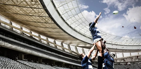Jogadores Rugby Fortes Contra Estádio Rugby Pela Manhã — Fotografia de Stock