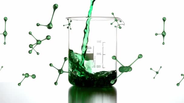 Анімація Металевих Зелених Абстрактних Молекул Обертаються Зеленою Рідиною Вливається Лабораторний — стокове відео
