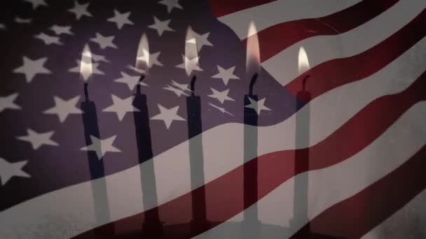 Animáció Egy Sor Gyertyát Égő Elfújt Egy Zászló Hullámzó Háttérben — Stock videók