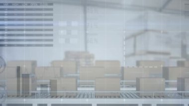 Arkaplanda hareket çizelgeleri ve grafikleri olan bir depodaki taşıma bantları üzerindeki karton kutuların animasyonu